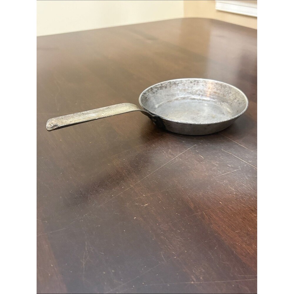 Vintage Wear‑Ever Aluminum Small Skillet Fry Pan No. 2506